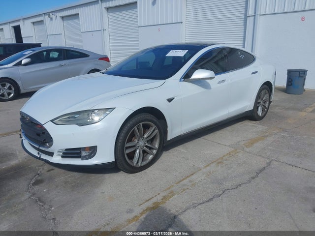 44386073 :رقم المزاد ، 5YJSA1H14FFP73296 vin ، 2015 Tesla Model S 60/70/85 مزاد بيع