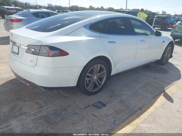 44386073 :رقم المزاد ، 5YJSA1H14FFP73296 vin ، 2015 Tesla Model S 60/70/85 مزاد بيع