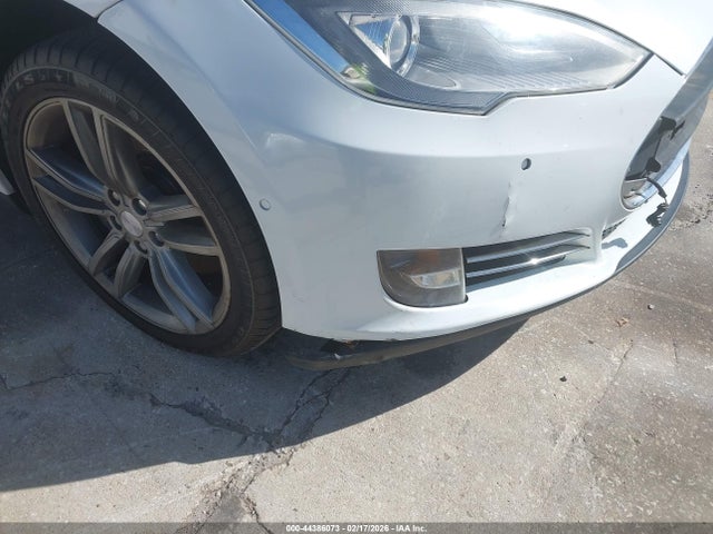 44386073 :رقم المزاد ، 5YJSA1H14FFP73296 vin ، 2015 Tesla Model S 60/70/85 مزاد بيع