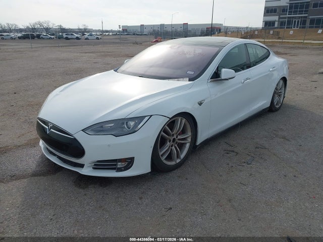 2015 TESLA MODEL S 5YJSA1H42FF091091 Photo 1