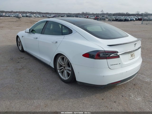 2015 TESLA MODEL S 5YJSA1H42FF091091 Photo 2