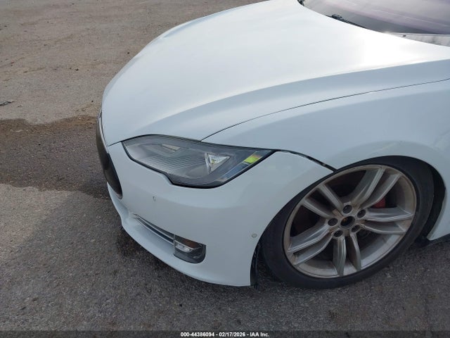 2015 TESLA MODEL S 5YJSA1H42FF091091 Photo 5