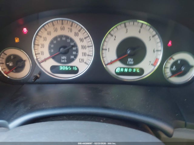 2001 Chrysler Town & Country Limited მანქანა იყიდება აუქციონზე, vin: 2C8GP64L11R238902, აუქციონის ნომერი: 44386097