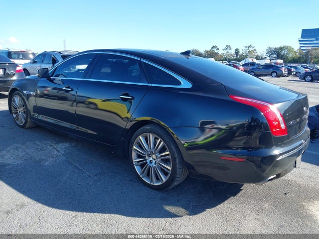 2013 JAGUAR XJ SAJWA2GEXDMV40170 Photo 2