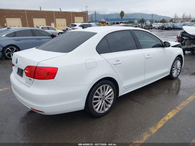 3VWL17AJ5EM408571 Volkswagen Jetta 1.8t Sel