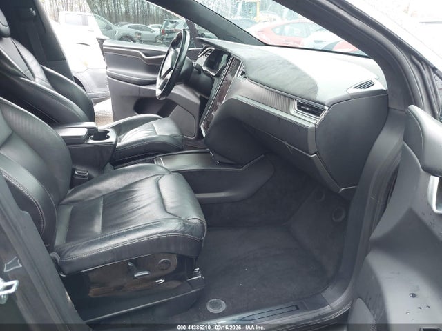 Продажа на аукционе авто 2016 Tesla Model X 60d/70d/75d/90d/p100d, vin: 5YJXCBE21GF027909, номер лота: 44386210