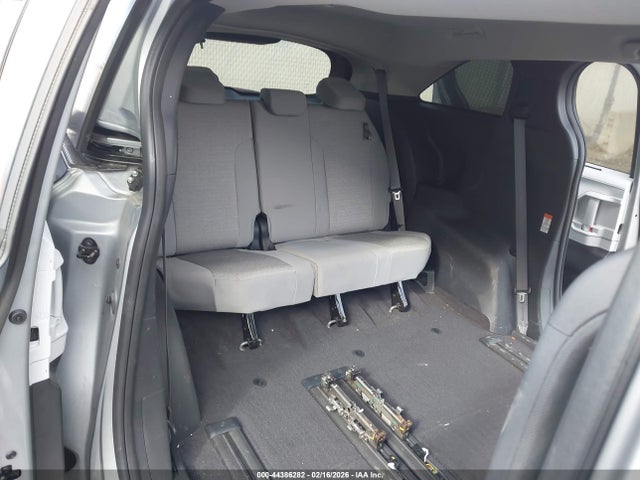 Toyota SIENNA LE 2025 5TDKRKEC1SS255169 Image 3