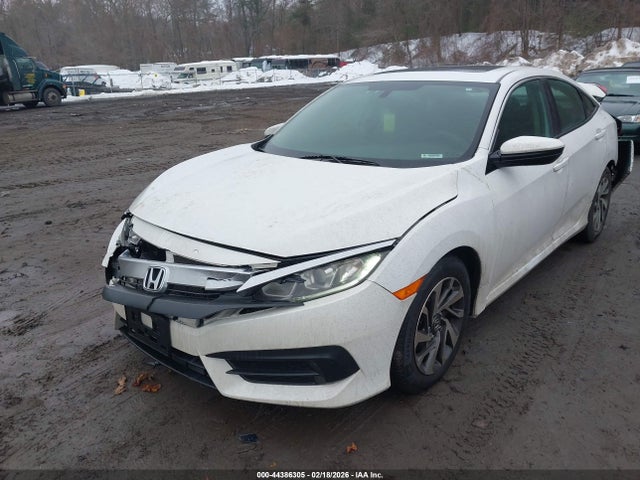 44386305 :رقم المزاد ، 19XFC2F72JE209041 vin ، 2018 Honda Civic Ex مزاد بيع