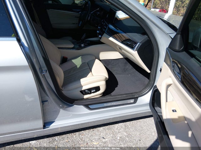 2019 BMW 530I WBAJA5C52KWW38608 Photo 4