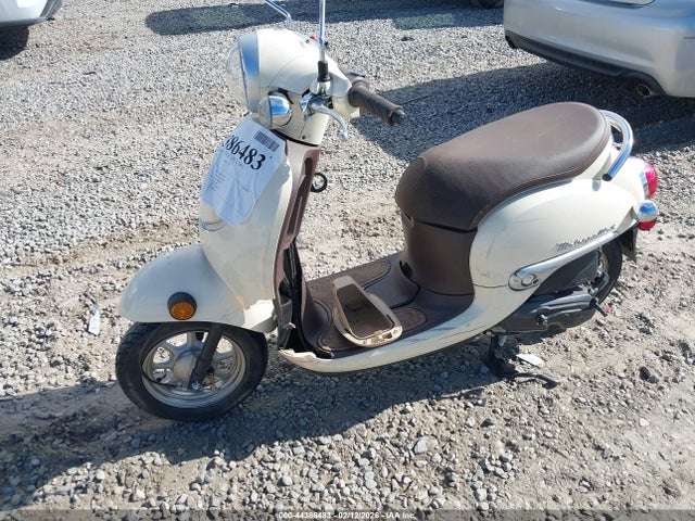 Honda NCW50 2018 JH2AF7714JK200712 Image 2