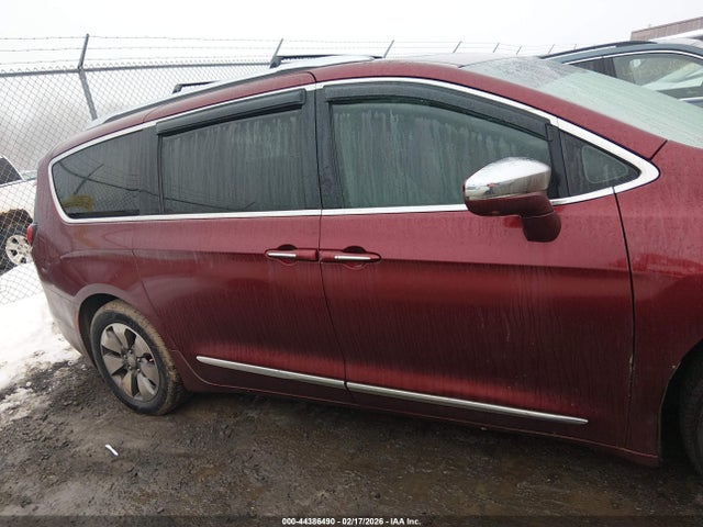 2017 Chrysler Pacifica Hybrid Platinum მანქანა იყიდება აუქციონზე, vin: 2C4RC1N74HR709512, აუქციონის ნომერი: 44386490
