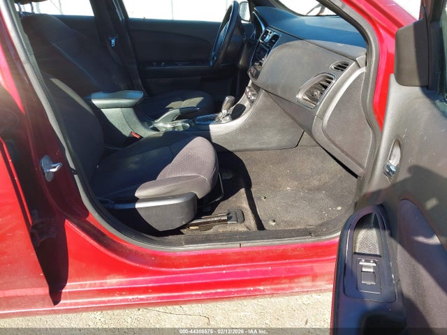 2014 Chrysler 200 Lx მანქანა იყიდება აუქციონზე, vin: 1C3CCBAB7EN140853, აუქციონის ნომერი: 44386575