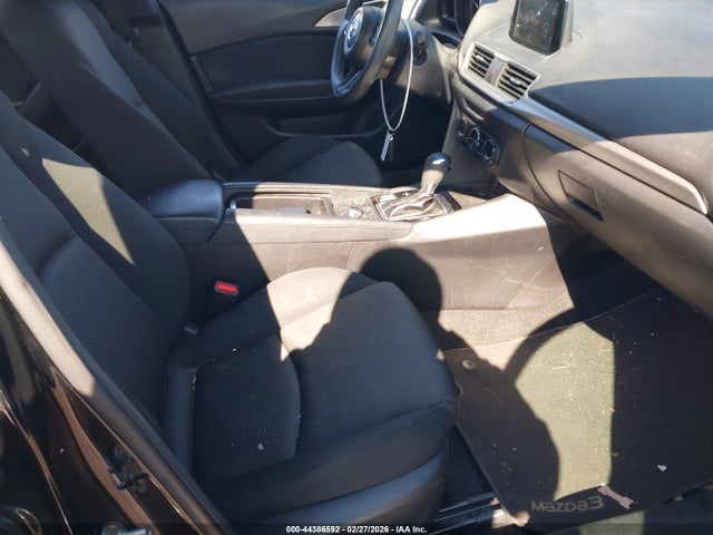 44386592 :رقم المزاد ، 3MZBN1U79JM189685 vin ، 2018 Mazda Mazda3 Sport مزاد بيع