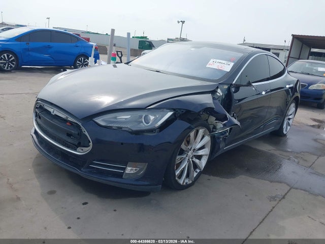 2014 Tesla Model S P85 მანქანა იყიდება აუქციონზე, vin: 5YJSA1H12EFP44183, აუქციონის ნომერი: 44386620