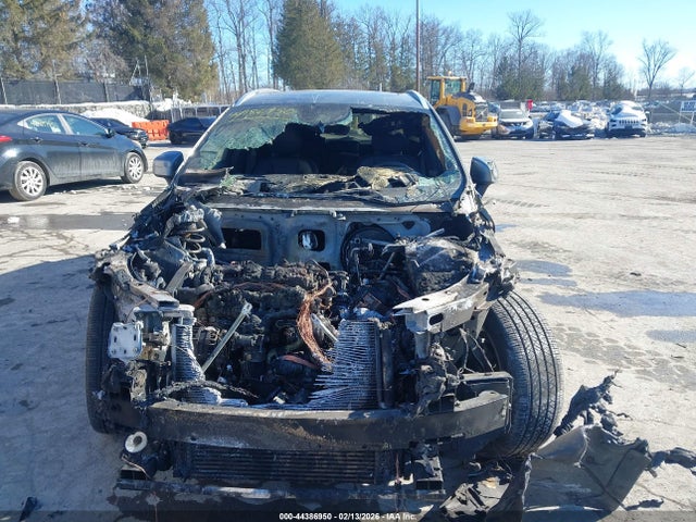 2018 VOLVO XC60 LYV102RK5JB116884 Photo 5