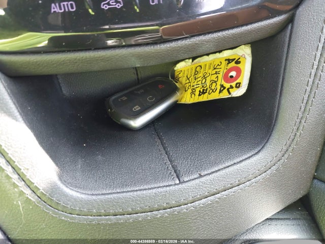 2022 CADILLAC XT5 1GYKNDRS6NZ103782 Photo 10