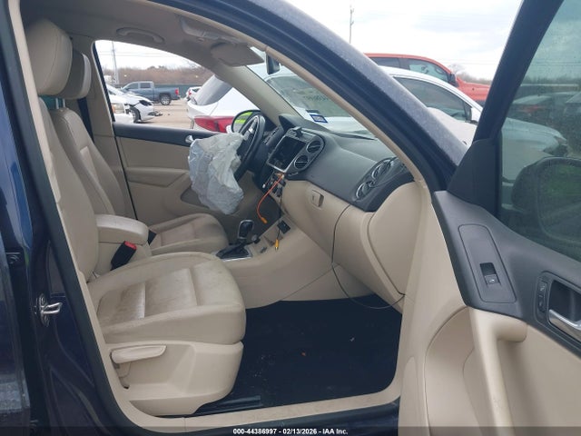 2016 VOLKSWAGEN TIGUAN WVGBV7AX2GW554223 Photo 4