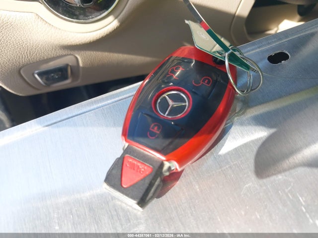2015 Mercedes-benz C 300 მანქანა იყიდება აუქციონზე, vin: 55SWF4JBXFU071019, აუქციონის ნომერი: 44387061