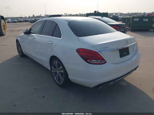 2015 Mercedes-benz C 300 მანქანა იყიდება აუქციონზე, vin: 55SWF4JBXFU071019, აუქციონის ნომერი: 44387061