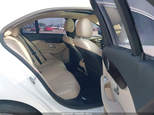 2015 Mercedes-benz C 300 მანქანა იყიდება აუქციონზე, vin: 55SWF4JBXFU071019, აუქციონის ნომერი: 44387061