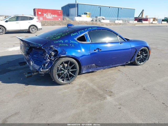 2025 TOYOTA GR86 JF1ZNBE15S9756899 Photo 3