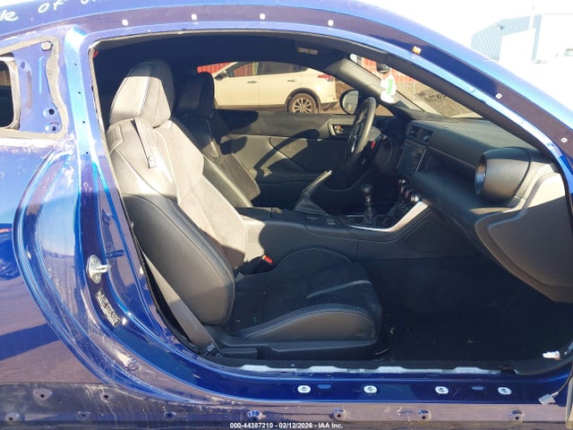 2025 TOYOTA GR86 JF1ZNBE15S9756899 Photo 4