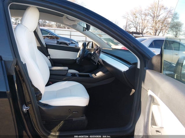 2022 TESLA MODEL Y 7SAYGDEF9NF313627 Photo 4