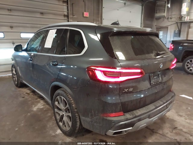 2019 BMW X5 5UXCR6C55KLL21237 Photo 2