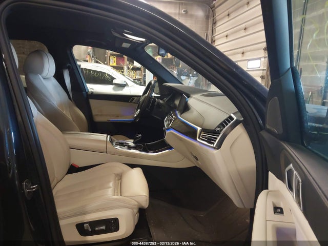 2019 BMW X5 5UXCR6C55KLL21237 Photo 4