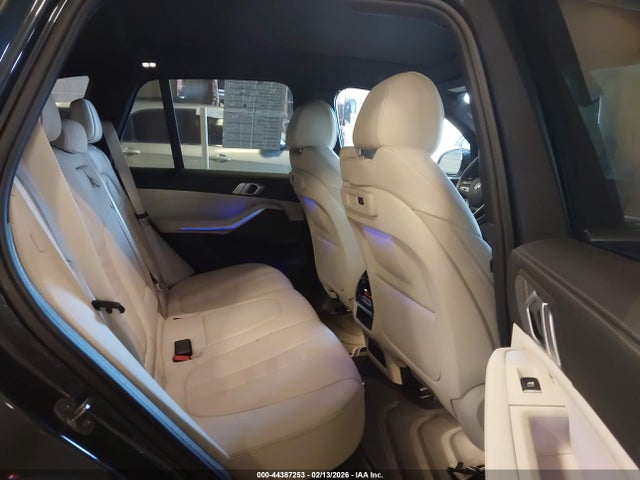 2019 BMW X5 5UXCR6C55KLL21237 Photo 7