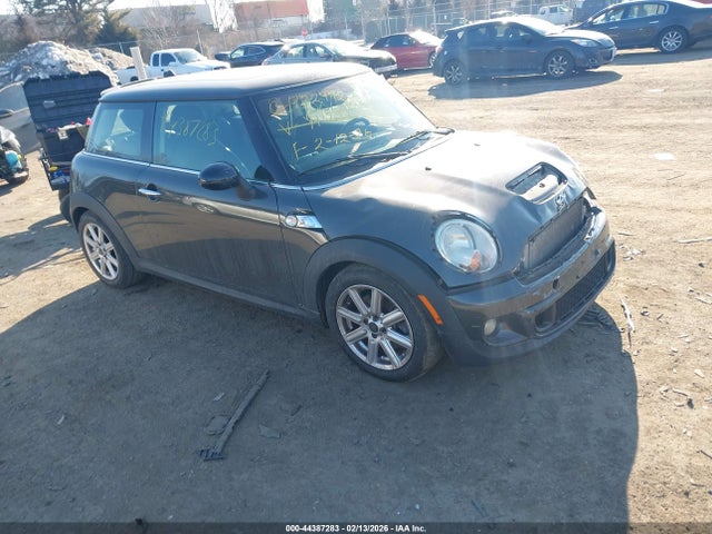 2011 MINI COOPER S WMWSV3C52BTY11297 Photo 0