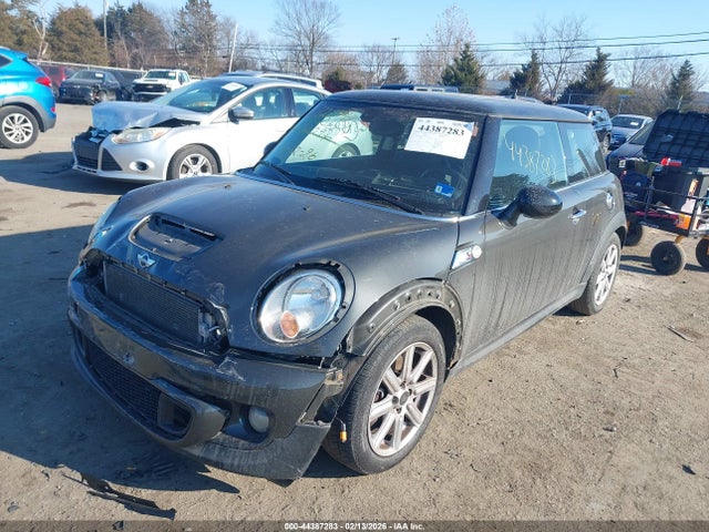 2011 MINI COOPER S WMWSV3C52BTY11297 Photo 1