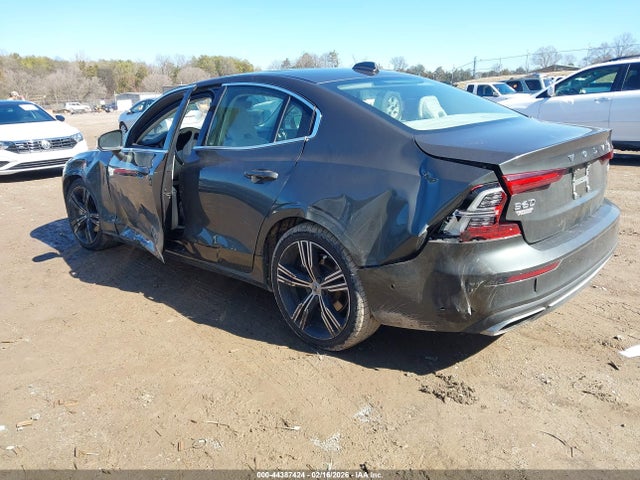 2022 VOLVO S60 7JRL12TL6NG155311 Photo 2