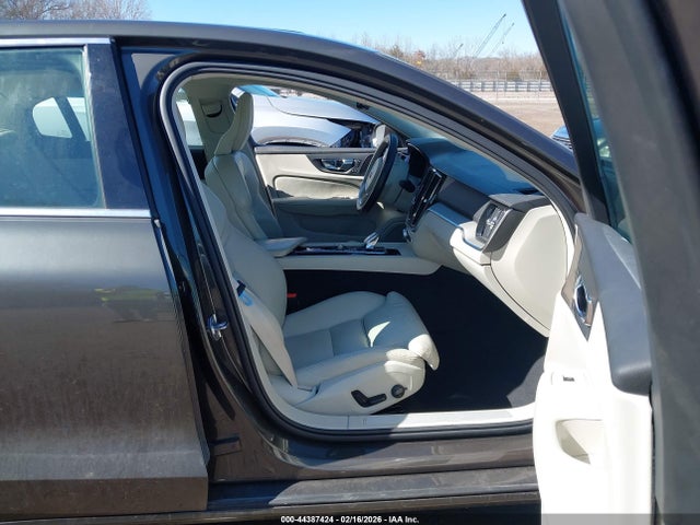 2022 VOLVO S60 7JRL12TL6NG155311 Photo 4