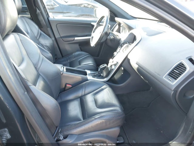 2015 VOLVO XC60 YV4612RM7F2672964 Photo 4