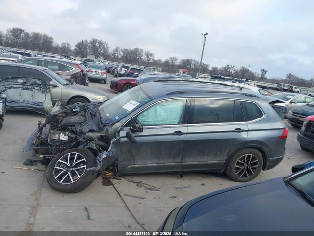 44387500 :رقم المزاد ، 3VV3B7AX0MM079265 vin ، 2021 Volkswagen Tiguan 2.0t Se/2.0t Se R-line Black/2.0t Sel مزاد بيع