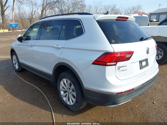 2018 VOLKSWAGEN TIGUAN 3VV2B7AX2JM014229 Photo 2