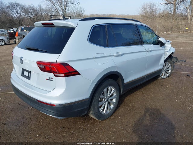 2018 VOLKSWAGEN TIGUAN 3VV2B7AX2JM014229 Photo 3