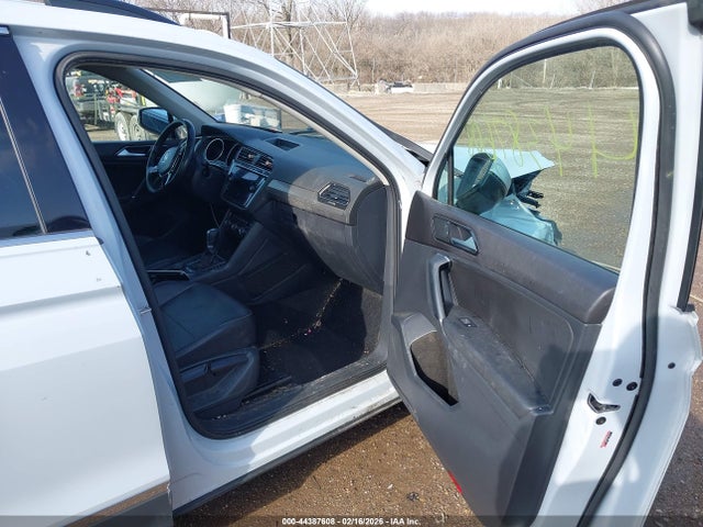 2018 VOLKSWAGEN TIGUAN 3VV2B7AX2JM014229 Photo 4