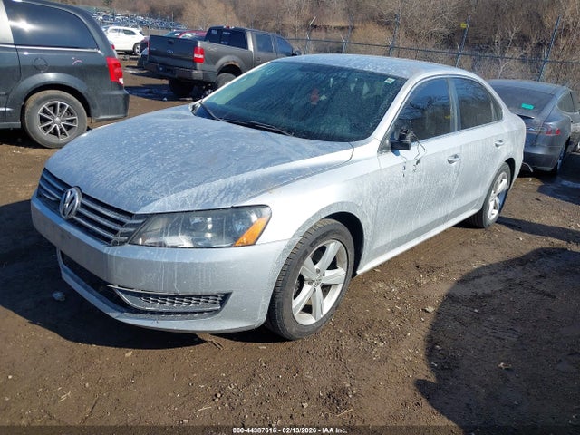 2013 Volkswagen Passat 2.5l Se მანქანა იყიდება აუქციონზე, vin: 1VWBH7A32DC084892, აუქციონის ნომერი: 44387616