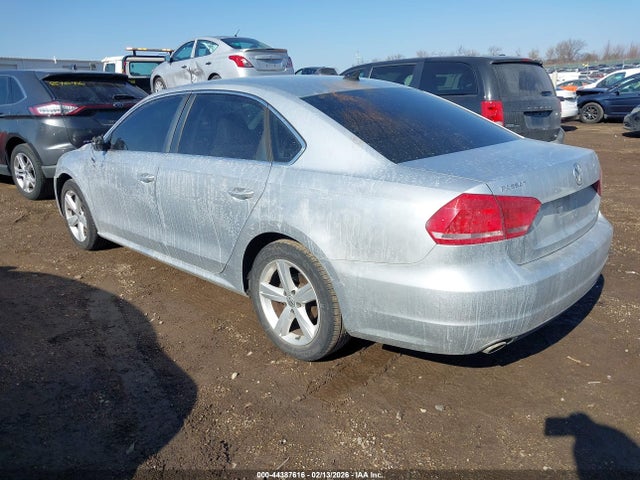 2013 Volkswagen Passat 2.5l Se მანქანა იყიდება აუქციონზე, vin: 1VWBH7A32DC084892, აუქციონის ნომერი: 44387616