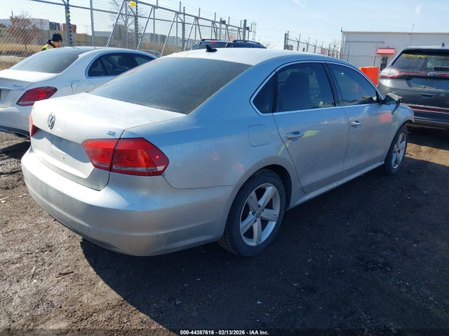 2013 Volkswagen Passat 2.5l Se მანქანა იყიდება აუქციონზე, vin: 1VWBH7A32DC084892, აუქციონის ნომერი: 44387616