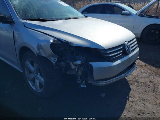 2013 Volkswagen Passat 2.5l Se მანქანა იყიდება აუქციონზე, vin: 1VWBH7A32DC084892, აუქციონის ნომერი: 44387616