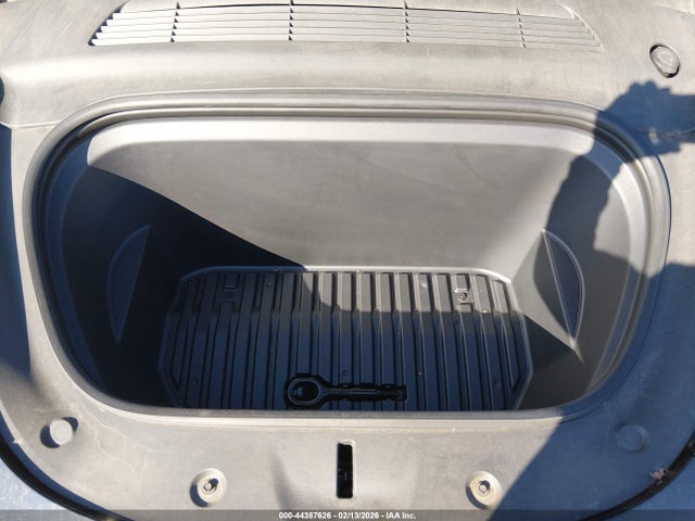 2021 TESLA MODEL Y 5YJYGDEF8MF252945 Photo 9