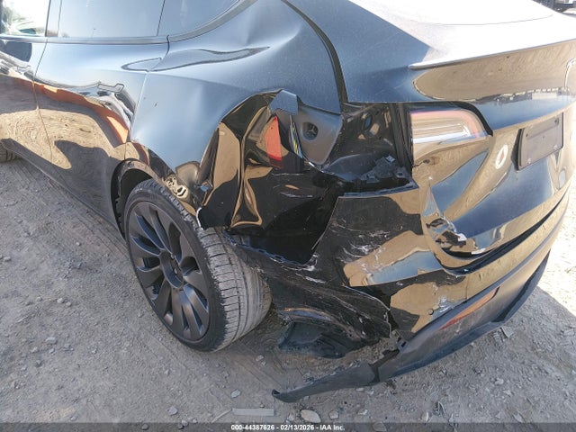2021 TESLA MODEL Y 5YJYGDEF8MF252945 Photo 5