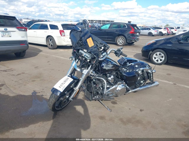 Harley-Davidson FLHX 2019 1HD1KBC13KB610673 Image 2