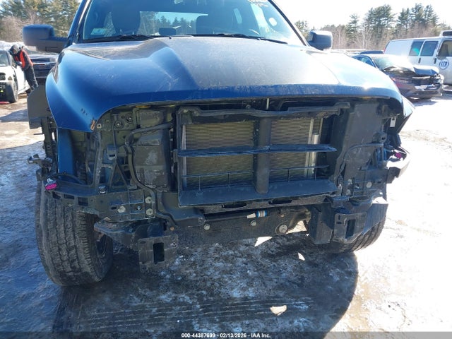 1C6RR7GG3NS188296 RAM 1500 Classic Warlock 4x4 6&#039;4 Box