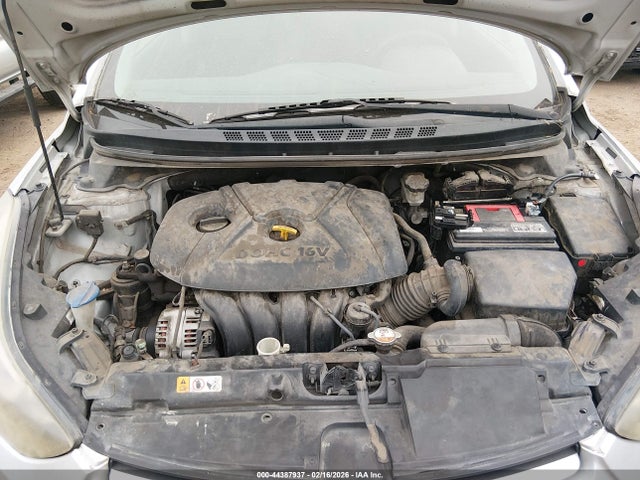 5NPDH4AE3FH594252 Hyundai ELANTRA SE
