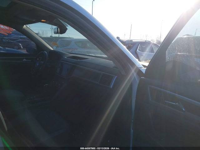 2019 VOLKSWAGEN ATLAS 1V2XR2CA6KC619402 Photo 4