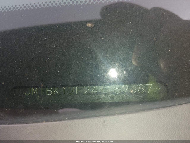 2004 MAZDA MAZDA3 JM1BK12F241189387 Photo 8